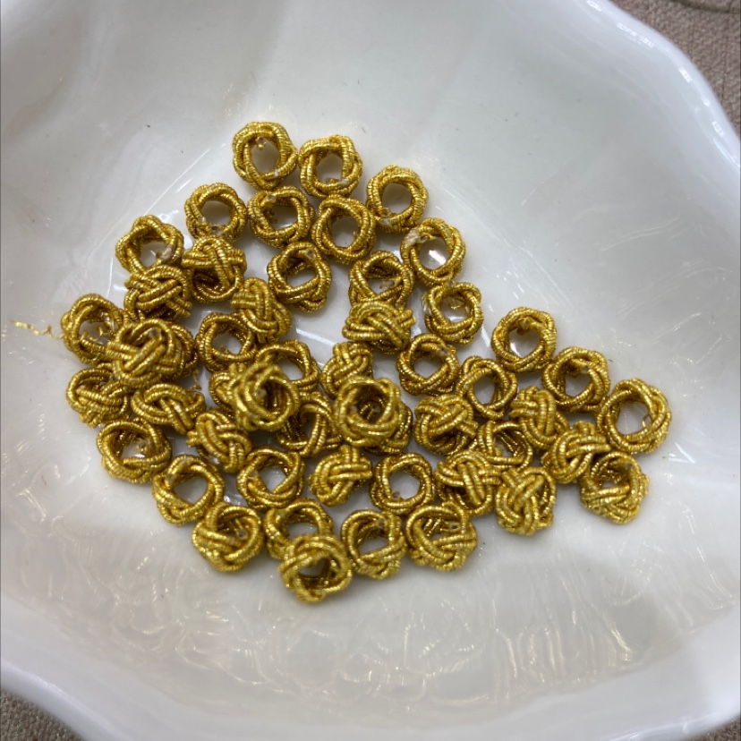 菠萝结金色