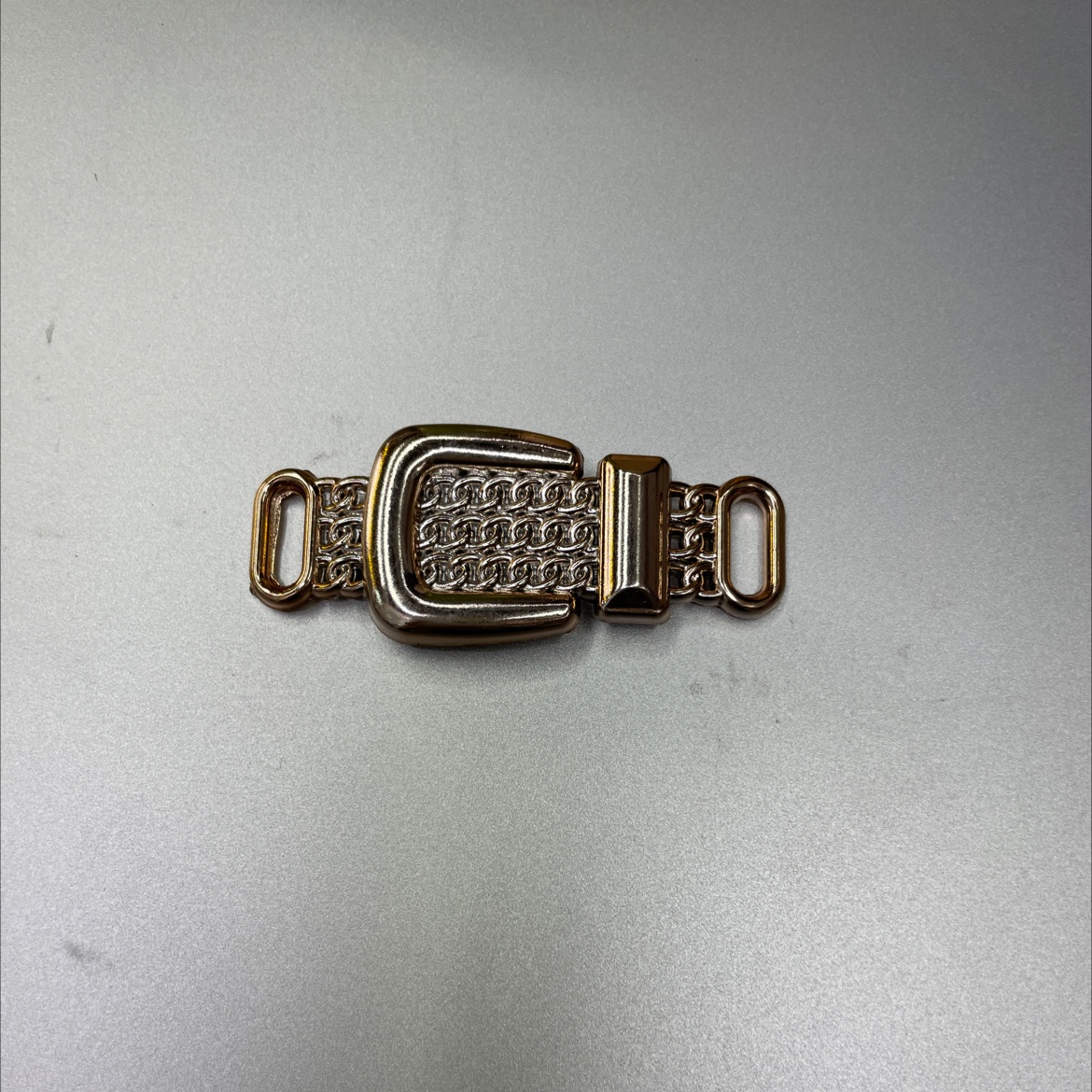 Twisted shoe buckle