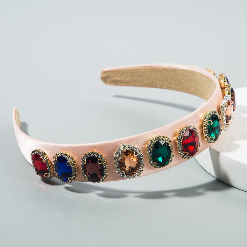 A versatile satin headband set with colored rhinestones Specification drawing