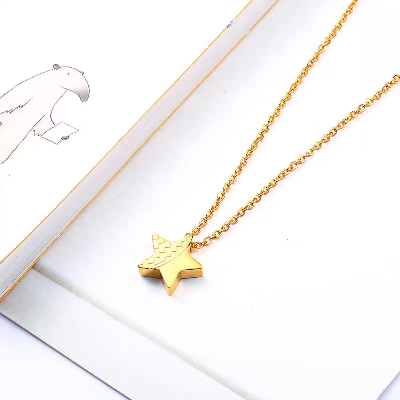 A new, trendy and high-end European and American five-pointed star pendant chain earring set with a simple and elegant style details Picture