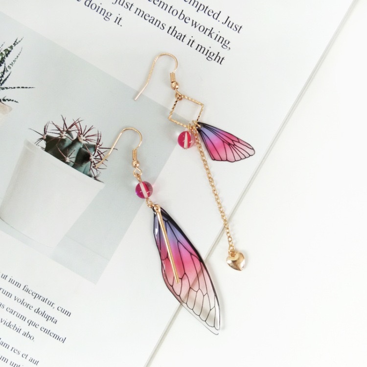 Elegant and ethereal, long earrings with cicada wings, no ear holes, and creative ear clips Application Scenario