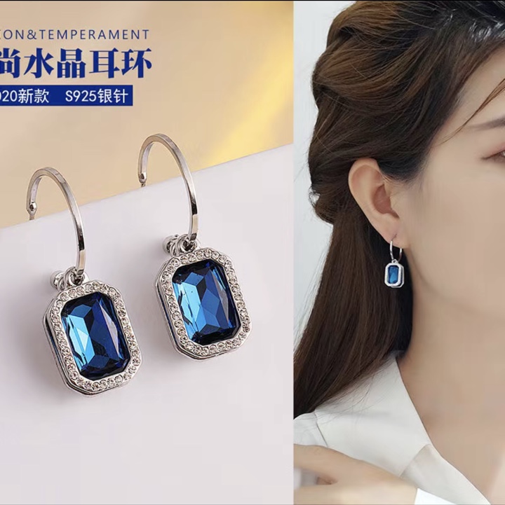 Stud earrings 439
