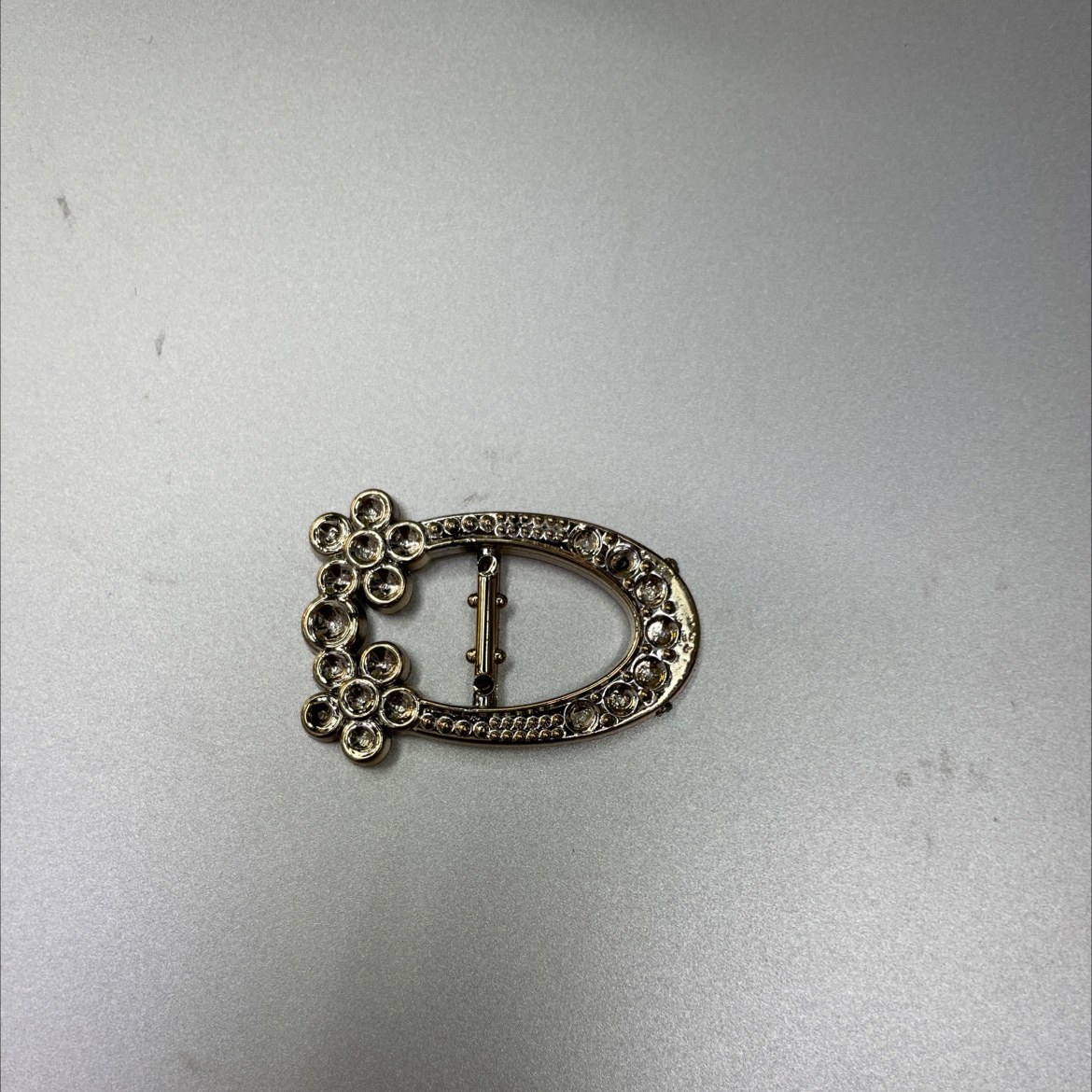 Electroplated small flower on the shoe buckle