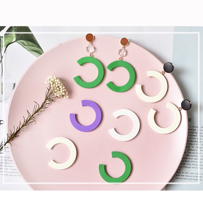 The manufacturer supplies handcrafted DIY earring materials, wooden C-shaped ear studs, ear clips, earrings and accessories for women
