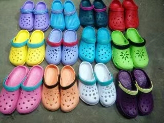 Mixed adult garden shoes in stock details Picture