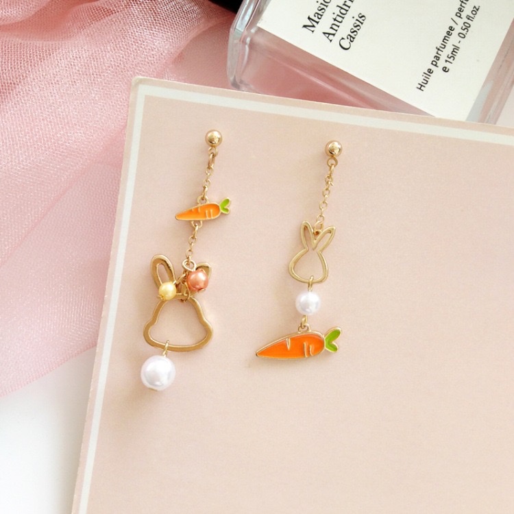 Little rabbit carrot pearl asymmetrical earrings, fun and hole-free girl ears Specification image