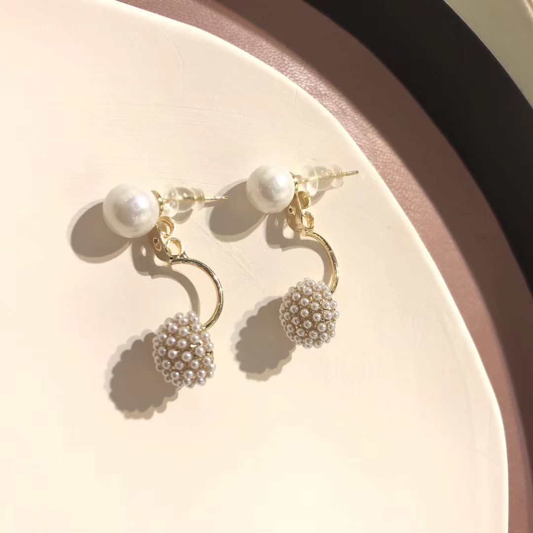 New trendy earrings for women, long and elegant, suitable for round faces. Pure silver, high-end, French, trendy and exaggerated earrings Application Scenario