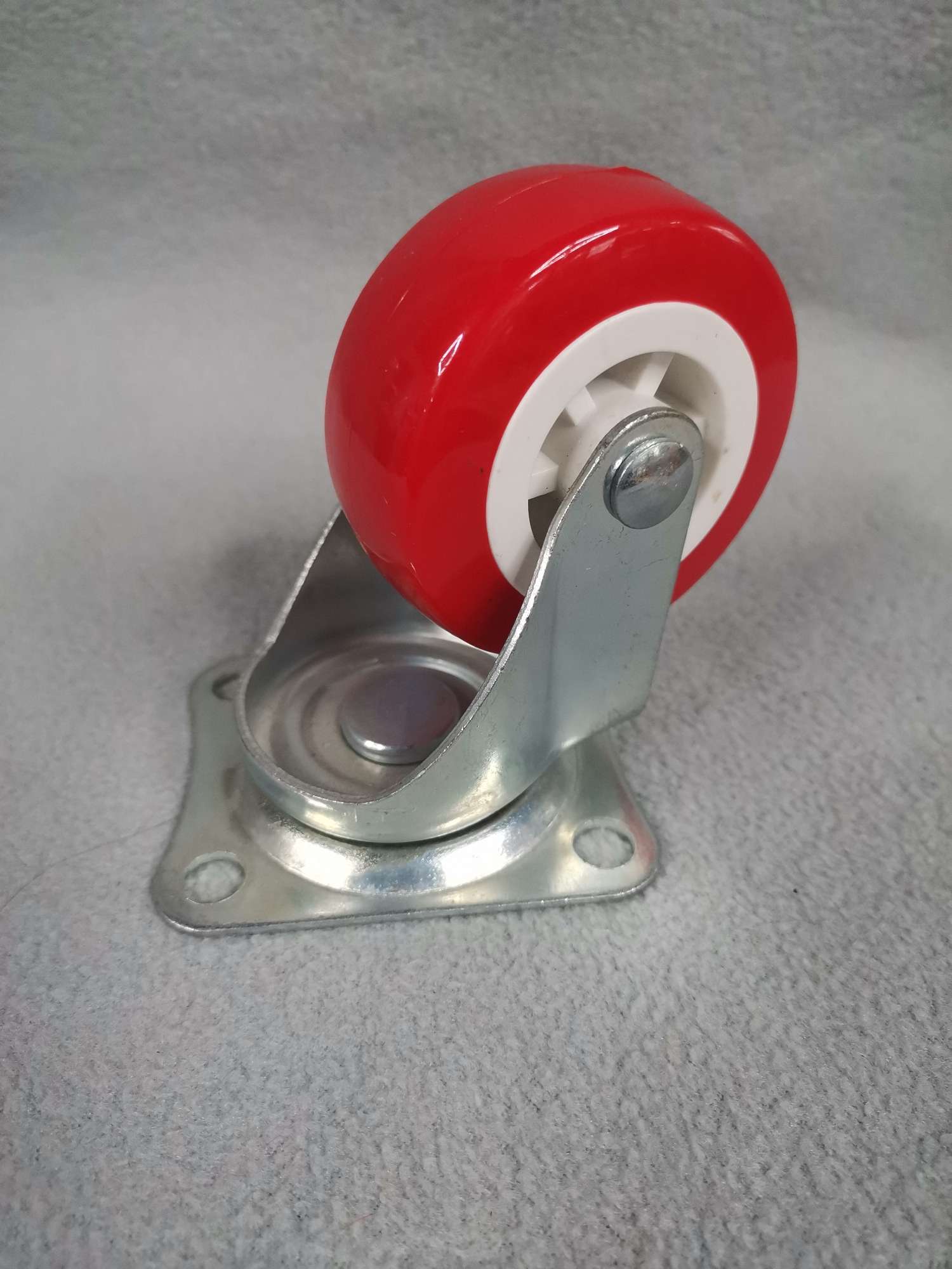 2.5-inch PVC white core red wheel universal wheels details Picture