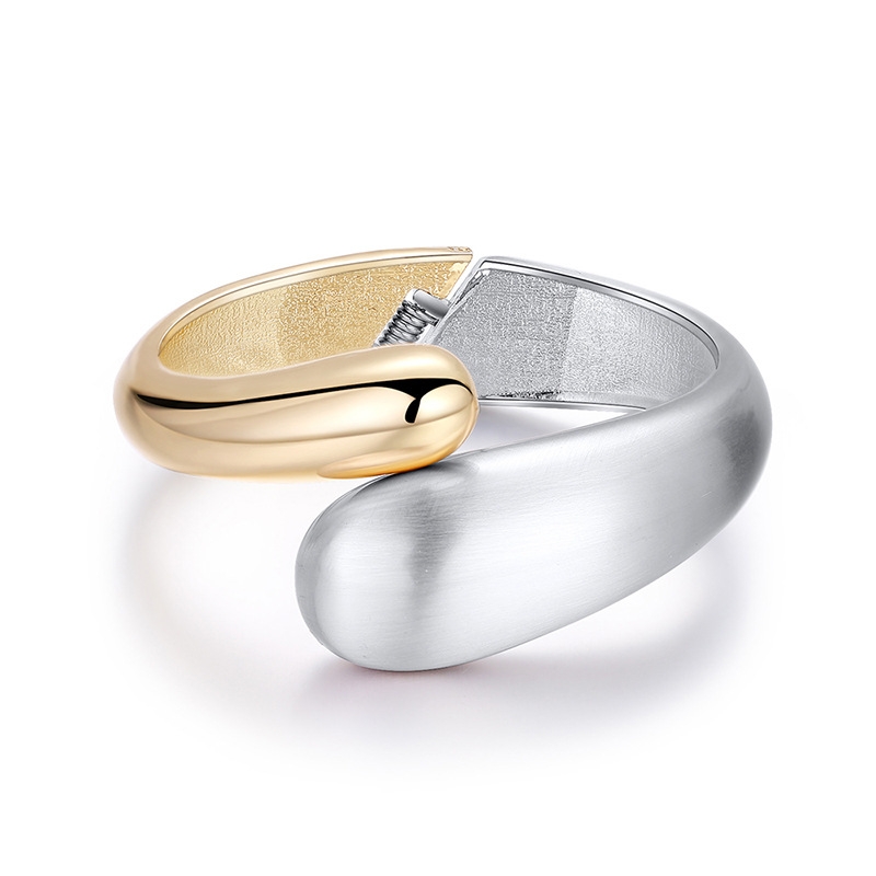 A simple and cold style double-headed, two-color spliced open alloy spring wide bracelet for women's accessories in Europe and America