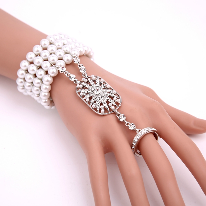 European and American handcrafted white pearl and diamond-encrusted bracelet for brides, a versatile, fashionable and simple gift jewelry for girls Item Picture