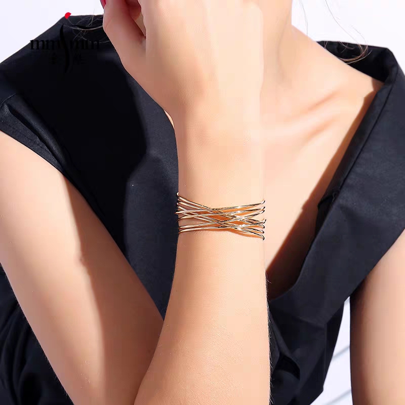 Personalized bracelet for women, fashionable, European and American style, grand and exaggerated punk, wide metal decoration, open hand Specification image