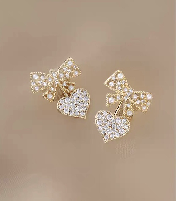 Personalized design of sweet and trendy earrings for Japanese and Korean celebrities, luxurious and stylish Application Scenario