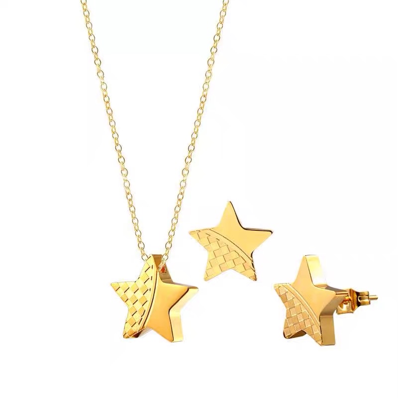 A new, trendy and high-end European and American five-pointed star pendant chain earring set with a simple and elegant style Application Scenario