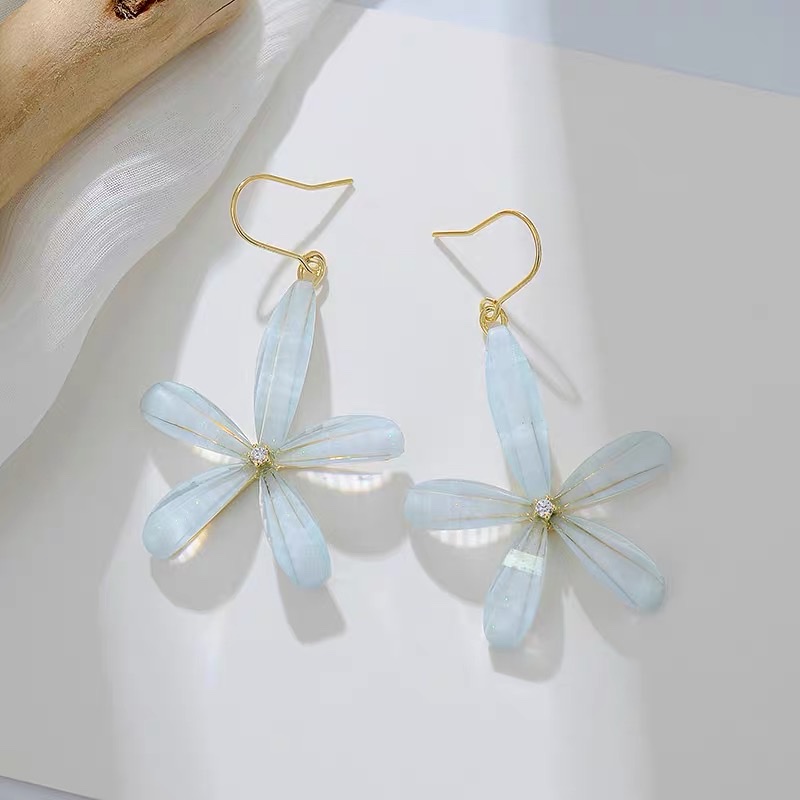 Simple, fresh, exquisite, fashionable and stylish ear hooks, the same style as those of Internet celebrities Item Picture