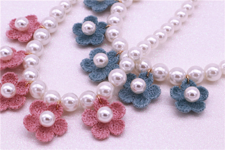 New Korean children's accessories: Girls' fashionable and ladylike pearl necklace, girls' flower necklace Item Picture