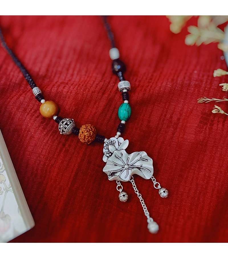 晶珀丽饰品系列复古仿银饰短款锁骨链女藏银蜜蜡项链毛衣链棉麻配饰挂件详情图3