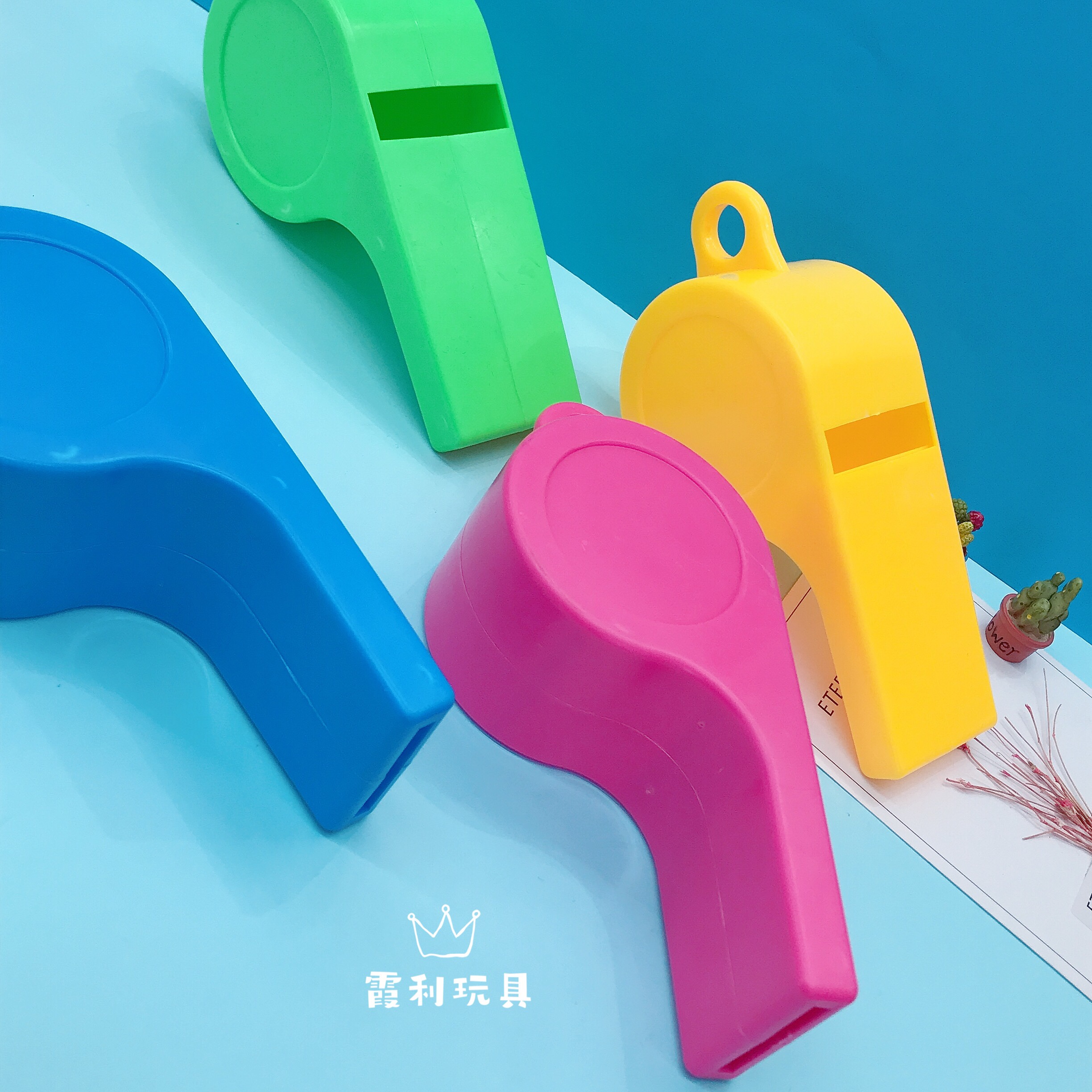 The oversized whistle cheering props liven up the atmosphere at the party detail image 4
