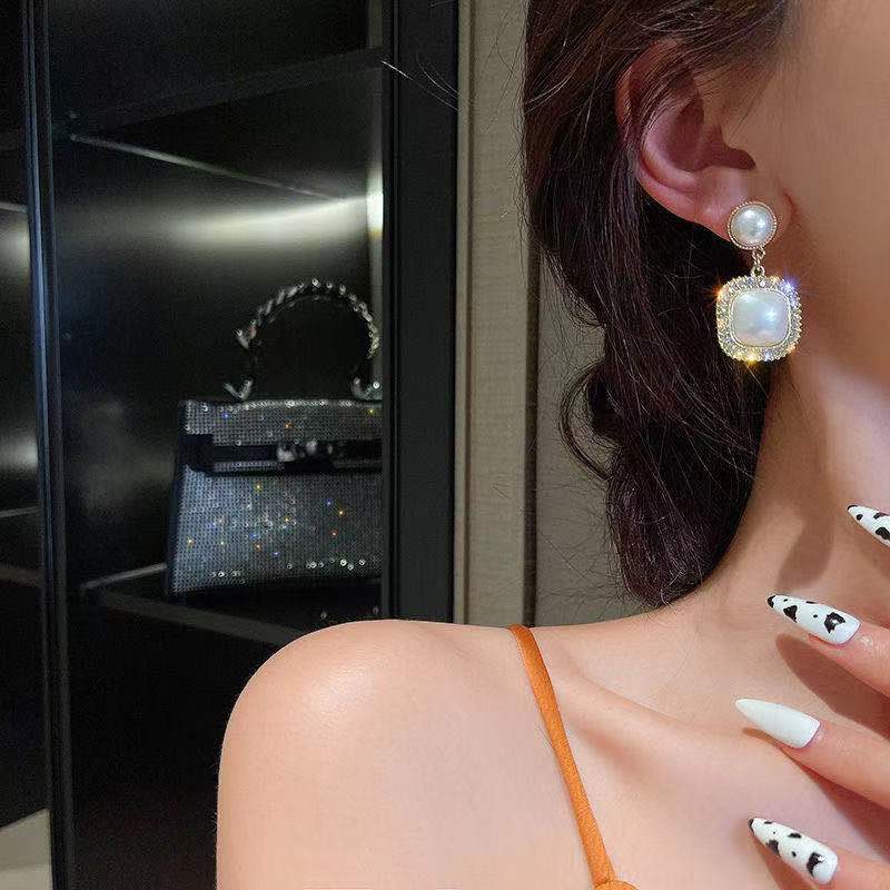 Earring girl ins light luxury niche flash diamond 2021 new trend net red high-grade temperament cold wind pearl earrings thumbnail