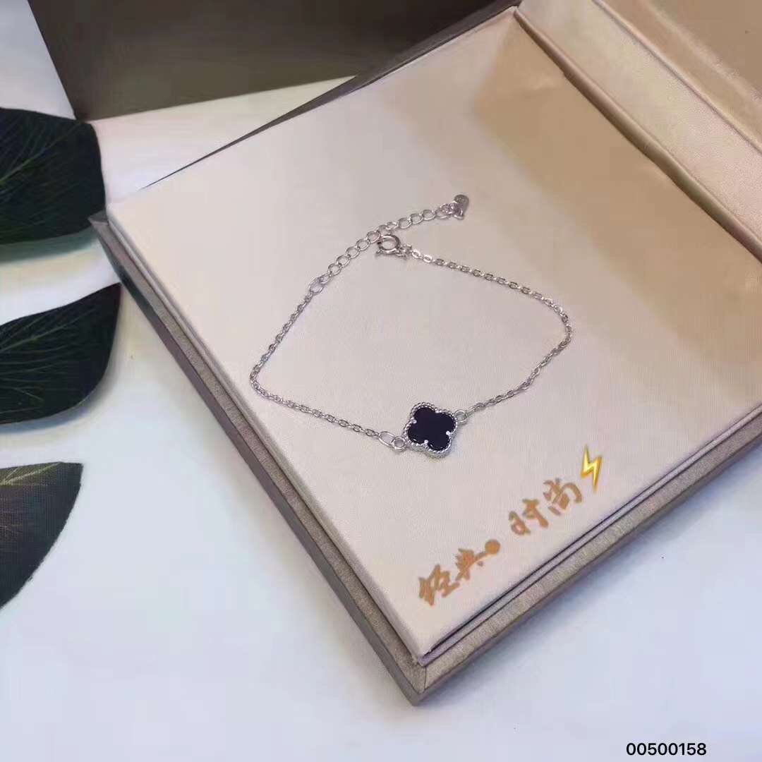 手链经典黑玛瑙  四叶草 手链 百搭款，一年四季皆宜