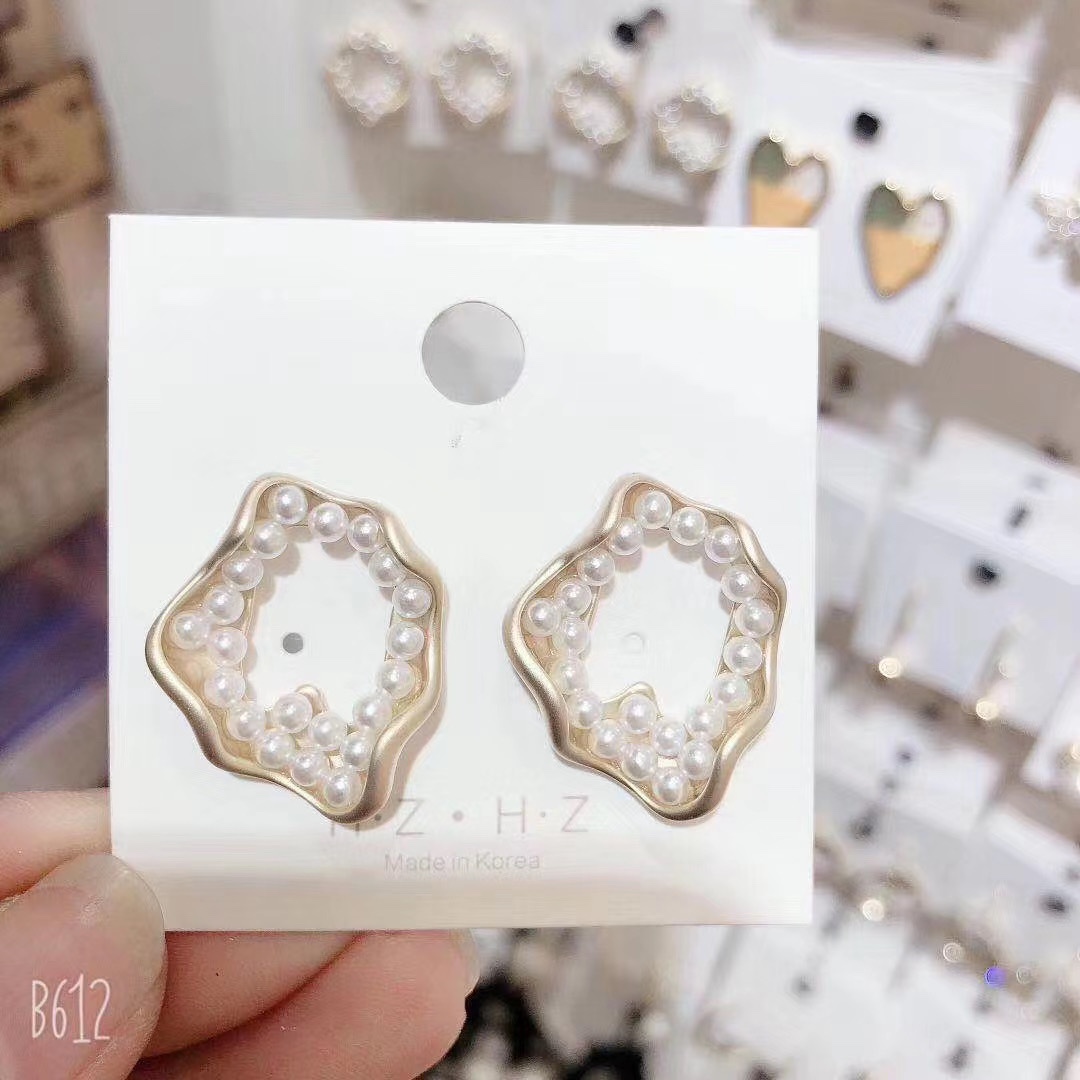 Simple and cold style ear studs, retro and fashionable, high-end European and American earrings, Internet celebrity personality, temperament, creative and versatile earrings 5