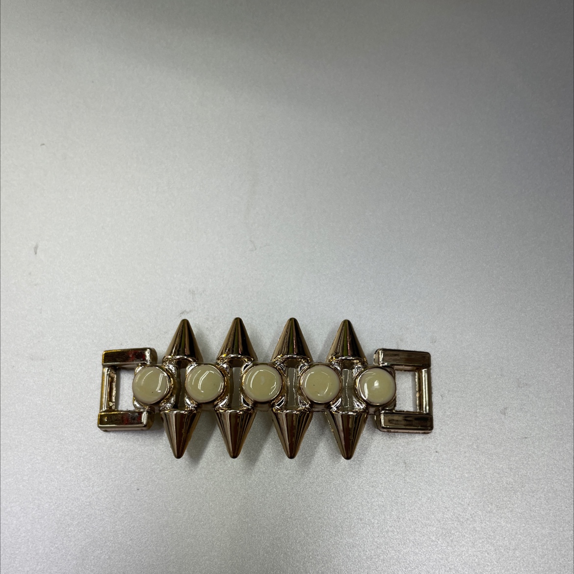 Oiling shoe buckle