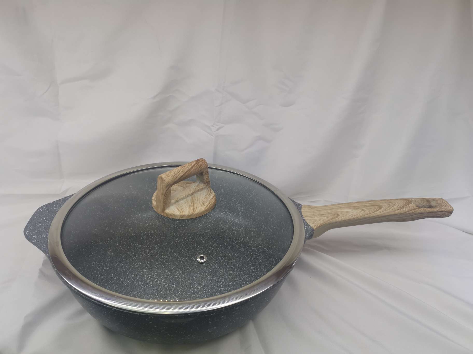 A 32cm frying pan and wok, suitable for 3-4 people Specification image
