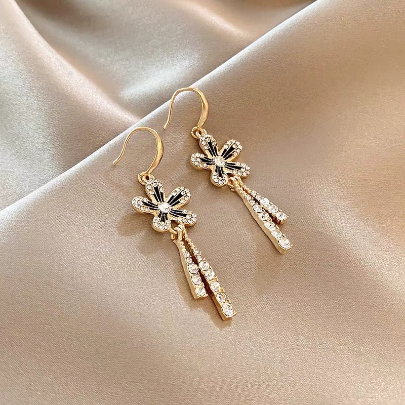 Summer little princess fresh, cute, sweet, fashionable and versatile ear hooks Specification image