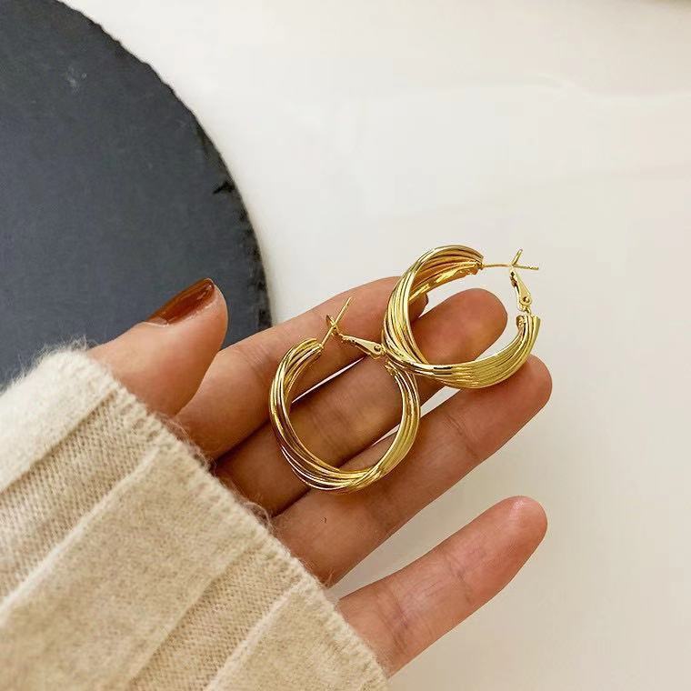 81s925 silver ear rings with interwoven Korean-style twisted ear loops, simple and niche, elegant earrings, versatile and elegant earrings for women detail image 1