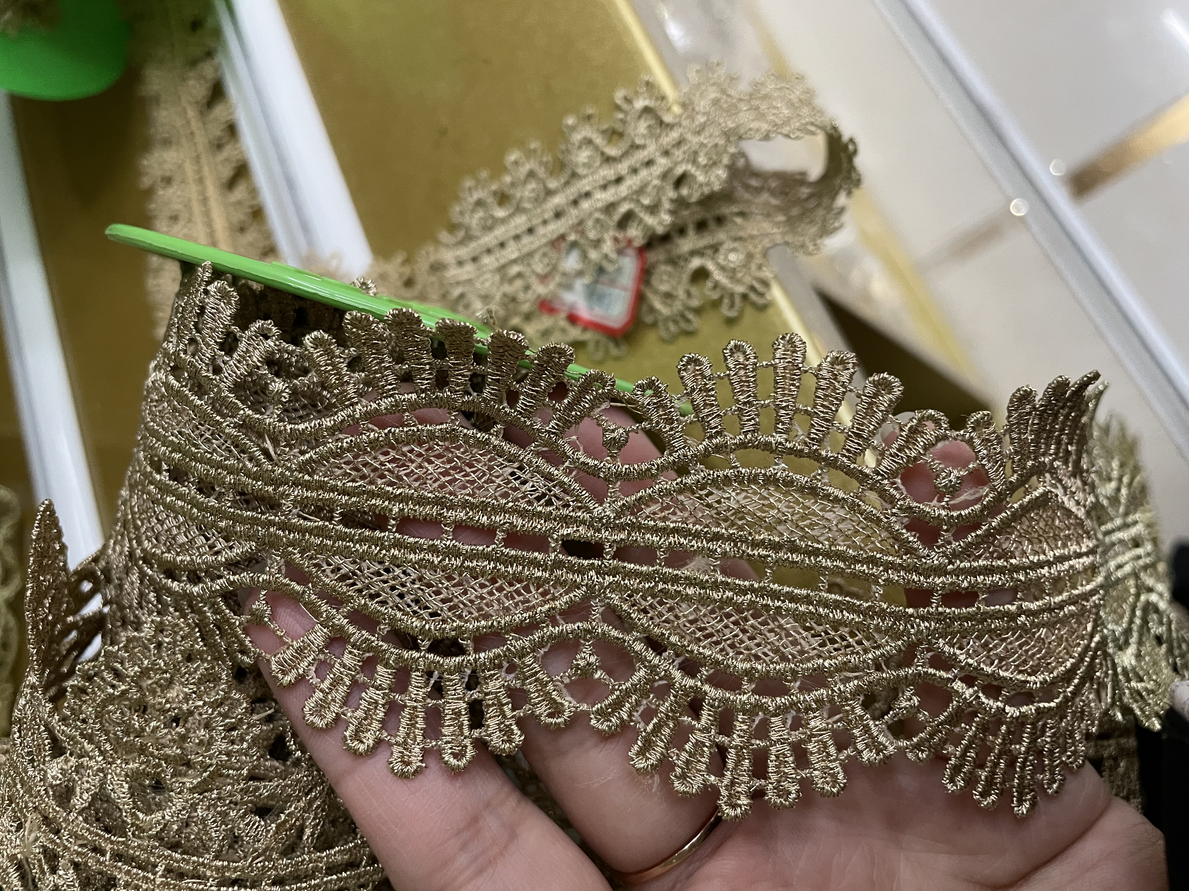 Two-Color Gold Plus Color Water Soluble Bar Code High-Quality Lace details Picture