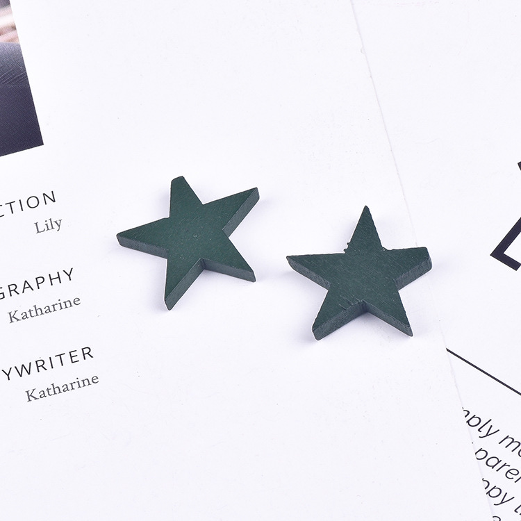 Wooden DIY earrings, simple and elegant material, five-pointed star stud earrings, handcrafted, colorful pendants wholesale Application Scenario