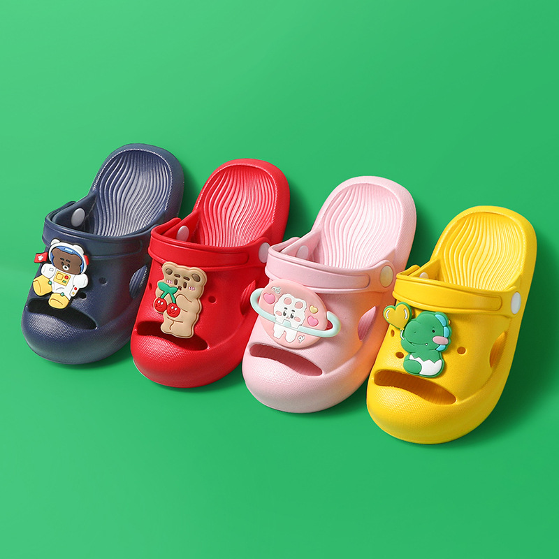 Children's cartoon crocs, beach summer, boys' and girls' baby anti-slip cool slippers, indoor home use, outdoor wear soft-soled slippers details Picture