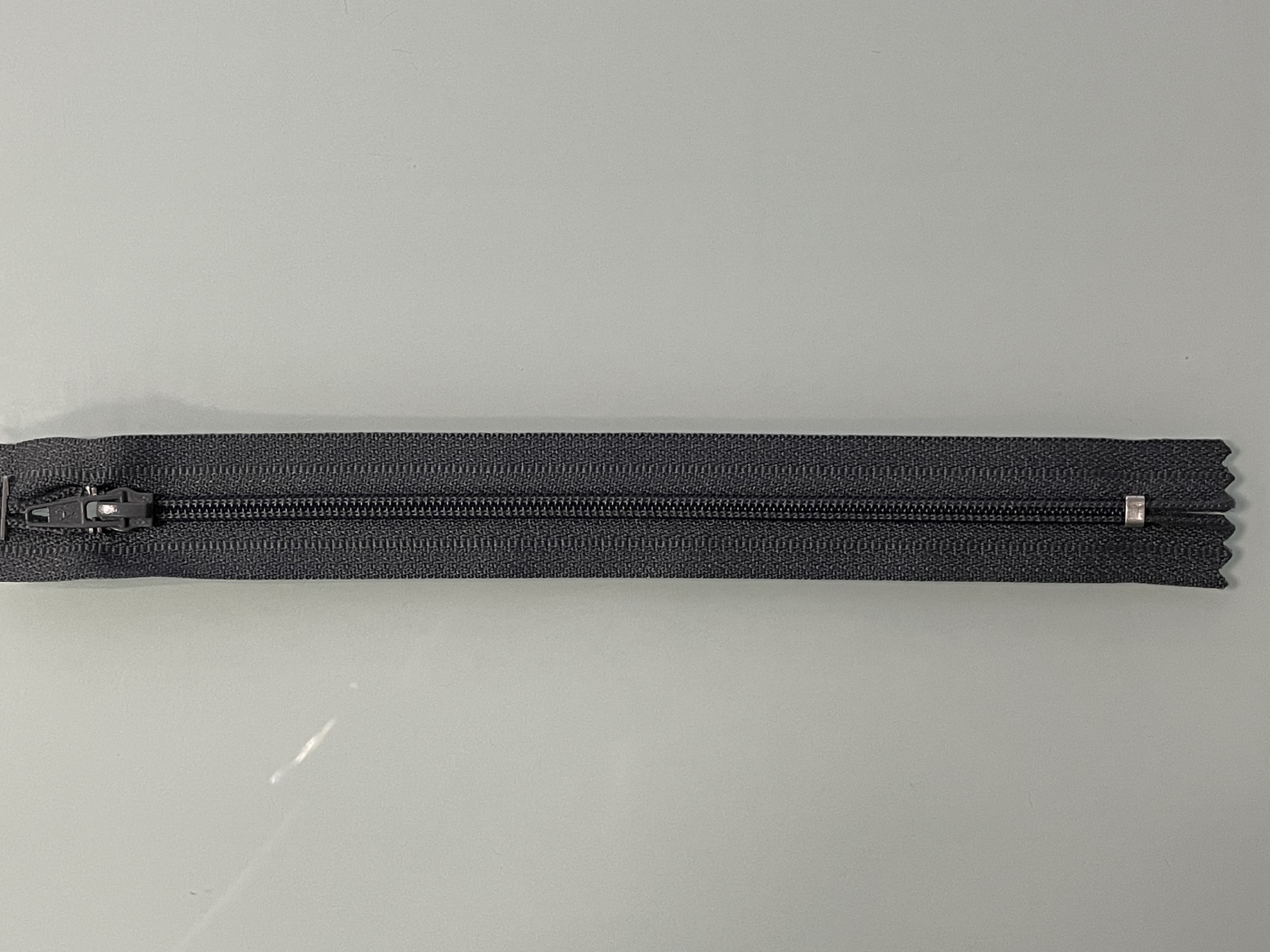 No. 4 nylon closed zipper for trousers Specification image