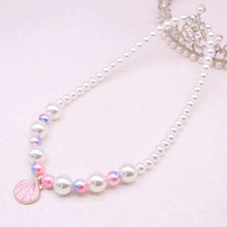 New children's necklace, girls' imitation pearl and shell necklace, girls' accessories Application Scenario