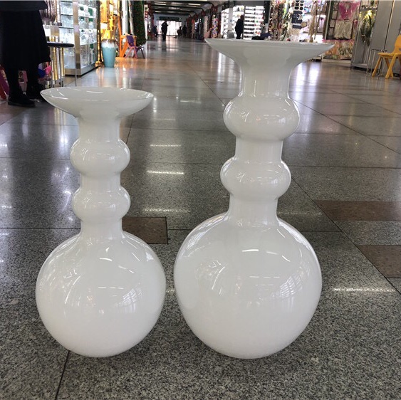 مزهرية بيضاء زجاج عصري