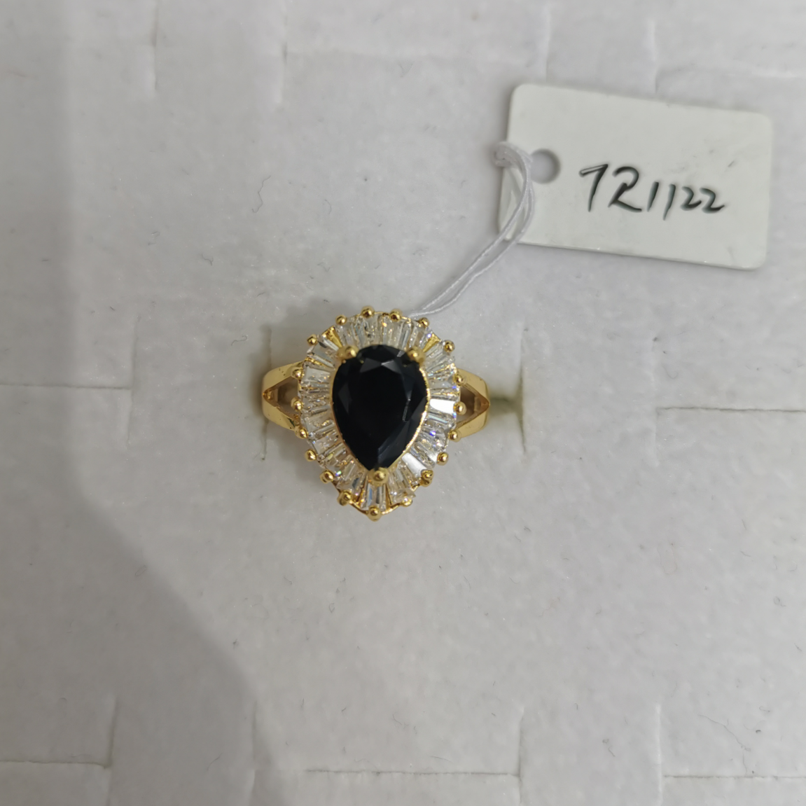 Ring Black water drop zircon white zircon