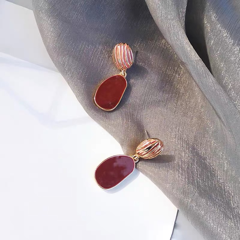 Small, exquisite, simple, fashionable and fresh summer Korean-style earrings details Picture