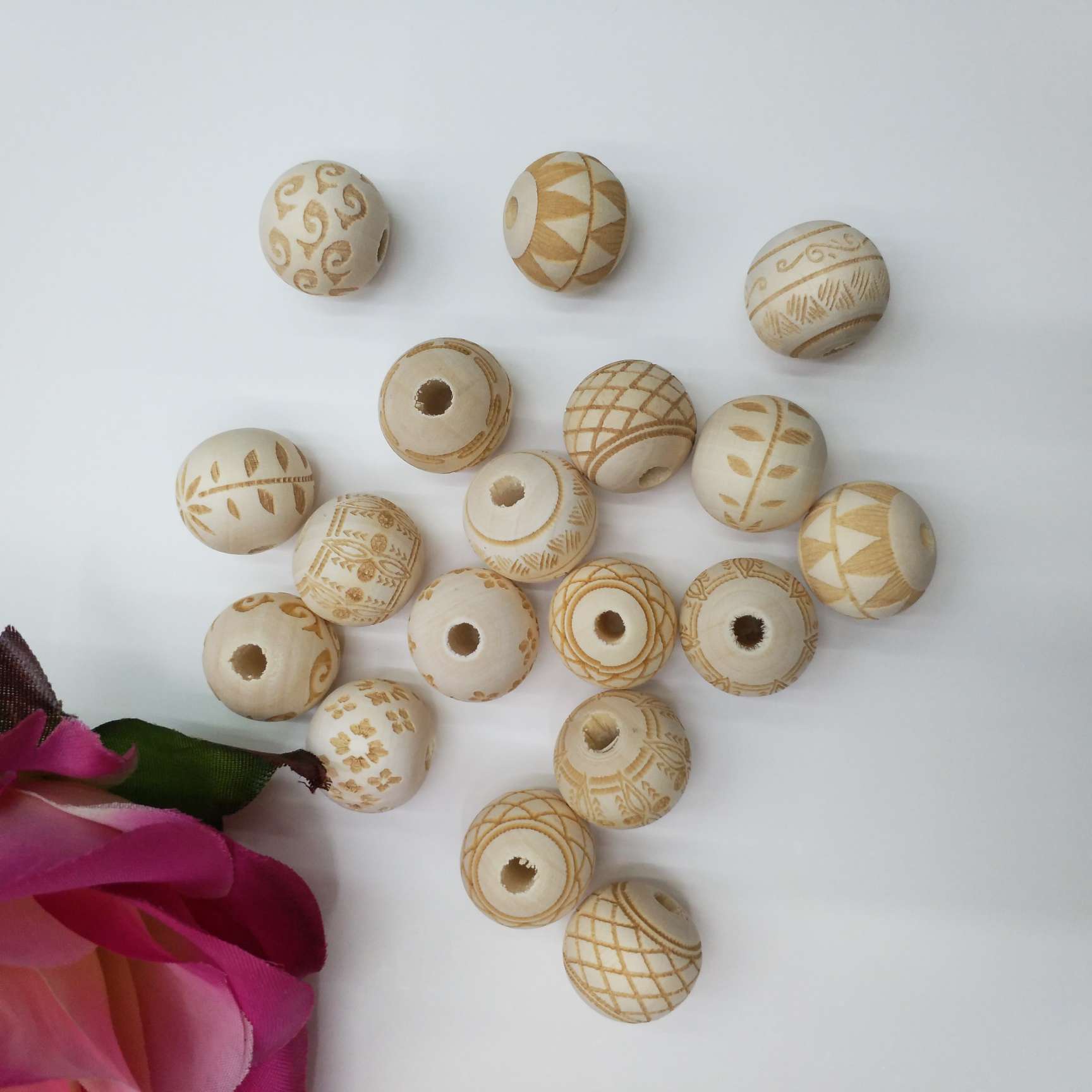 16-20mm lotus wood beads are marked as a whole with various patterns for ornaments, pendants, clothing accessories and accessories Specification image