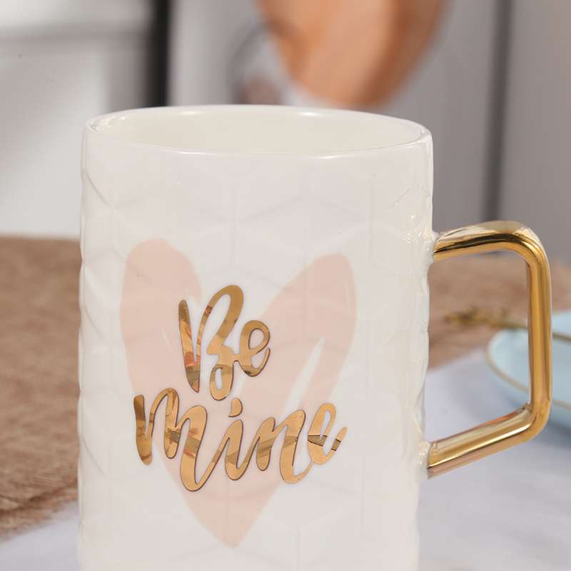 Creative heart-shaped gold edge slanted square cups, ceramic mugs, couple gifts, English letter water cups, direct supply from the manufacturer Item Picture