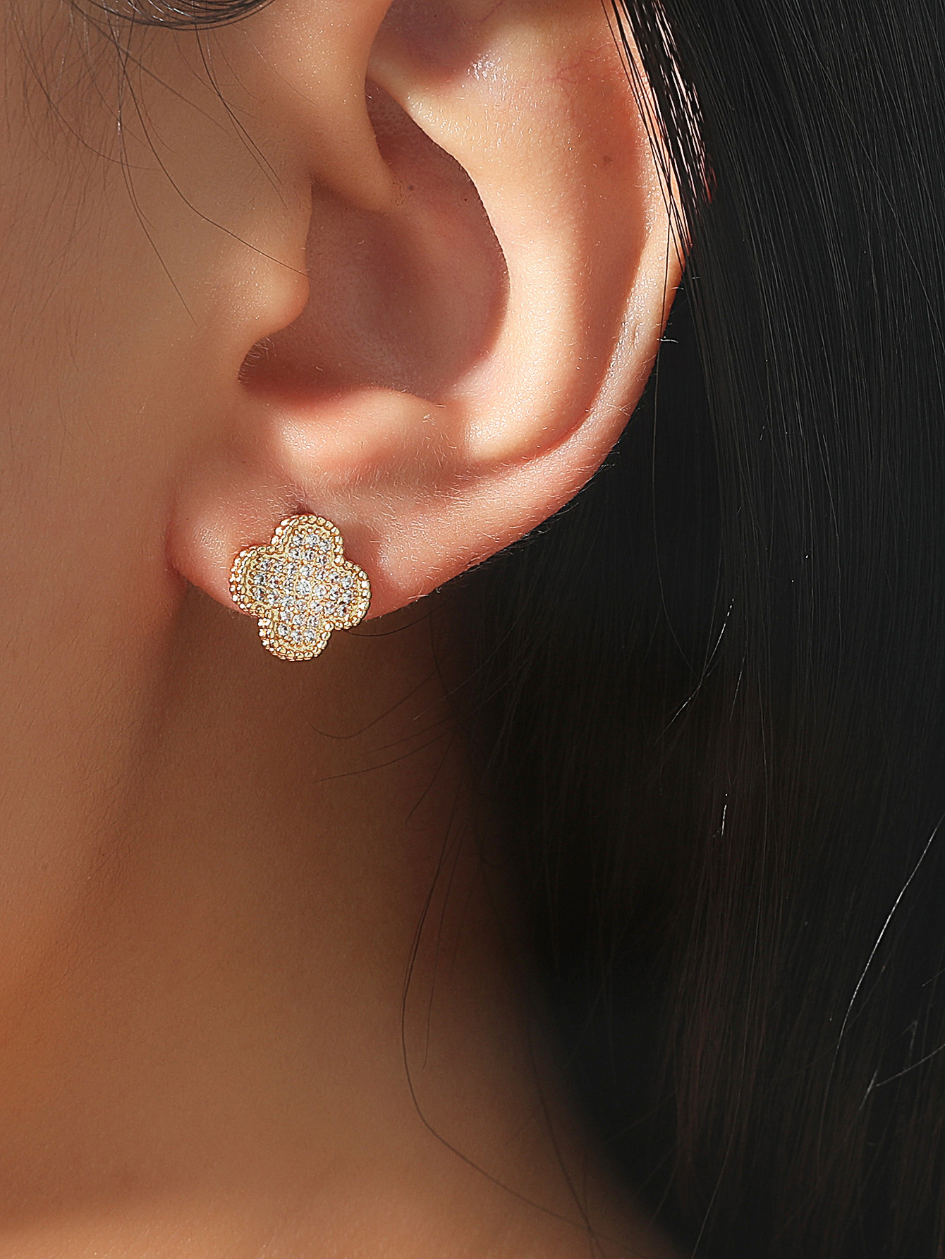 Exquisite jewelry, glass earrings, stainless steel earrings, unique design earrings, fashionable and trendy earrings detail image 5