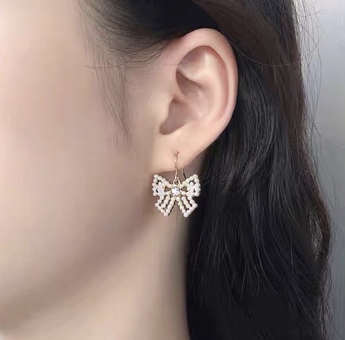 Bow element design: Fashionable, trendy and fresh ear hooks Item Picture