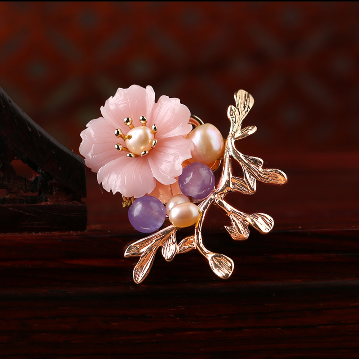 Cheap bulb brooch thumbnail