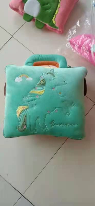 手提独角兽空调被产品图