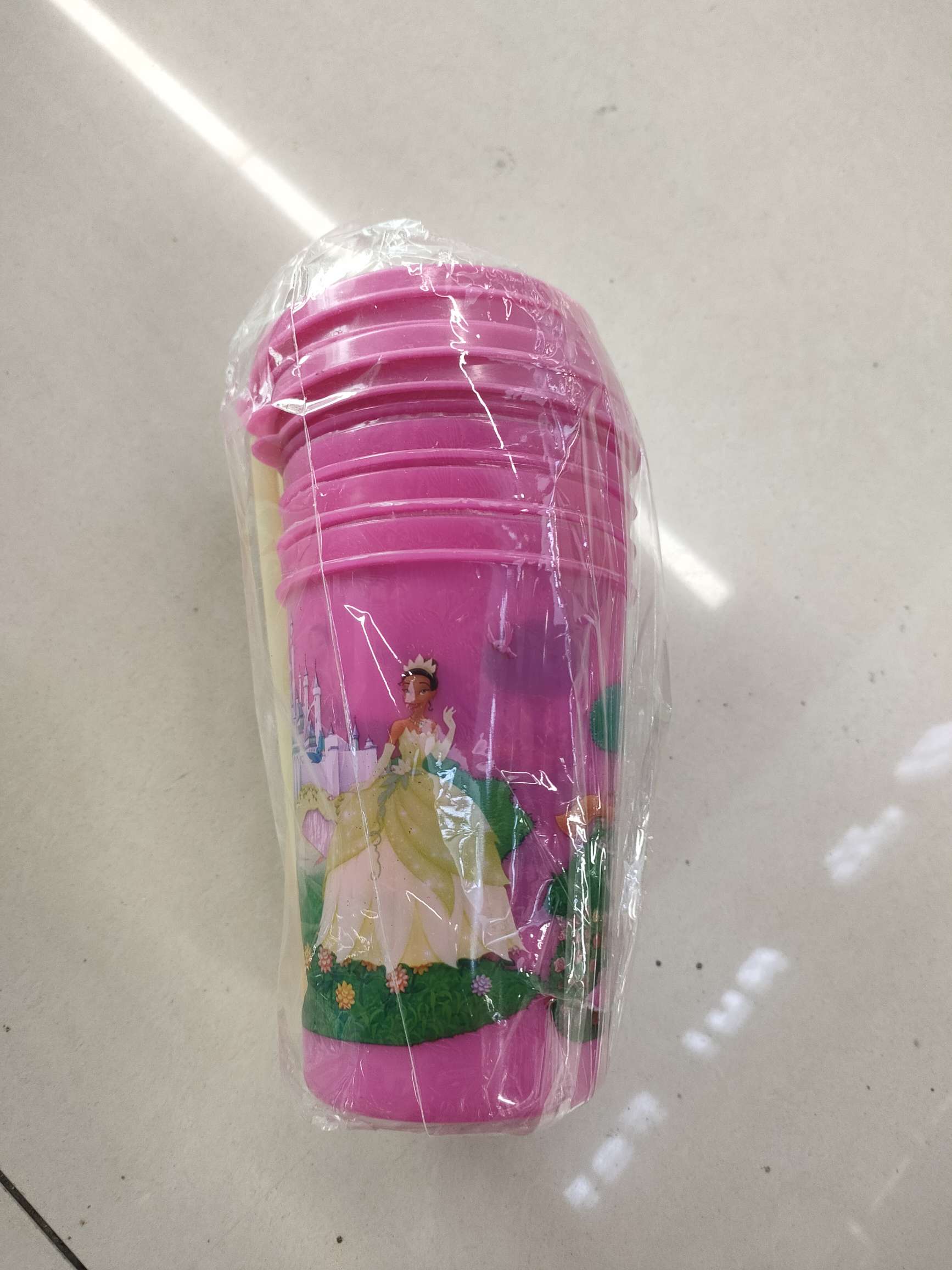Children's plastic sleeve cups detail image 1