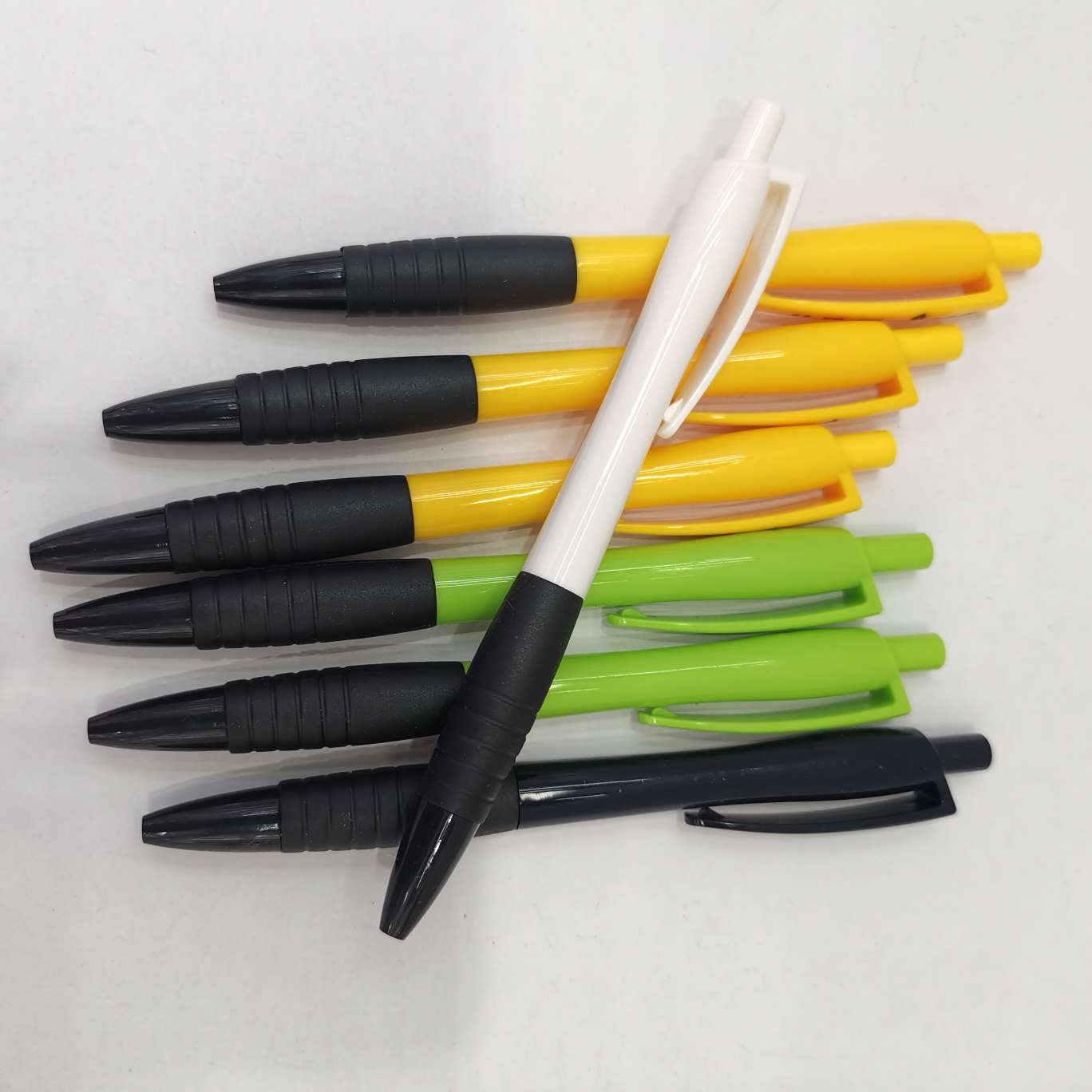 Ballpoint pens are available in stock, trade number 605. Each set contains 32 pens and each box contains 1,920 pens detail image 8