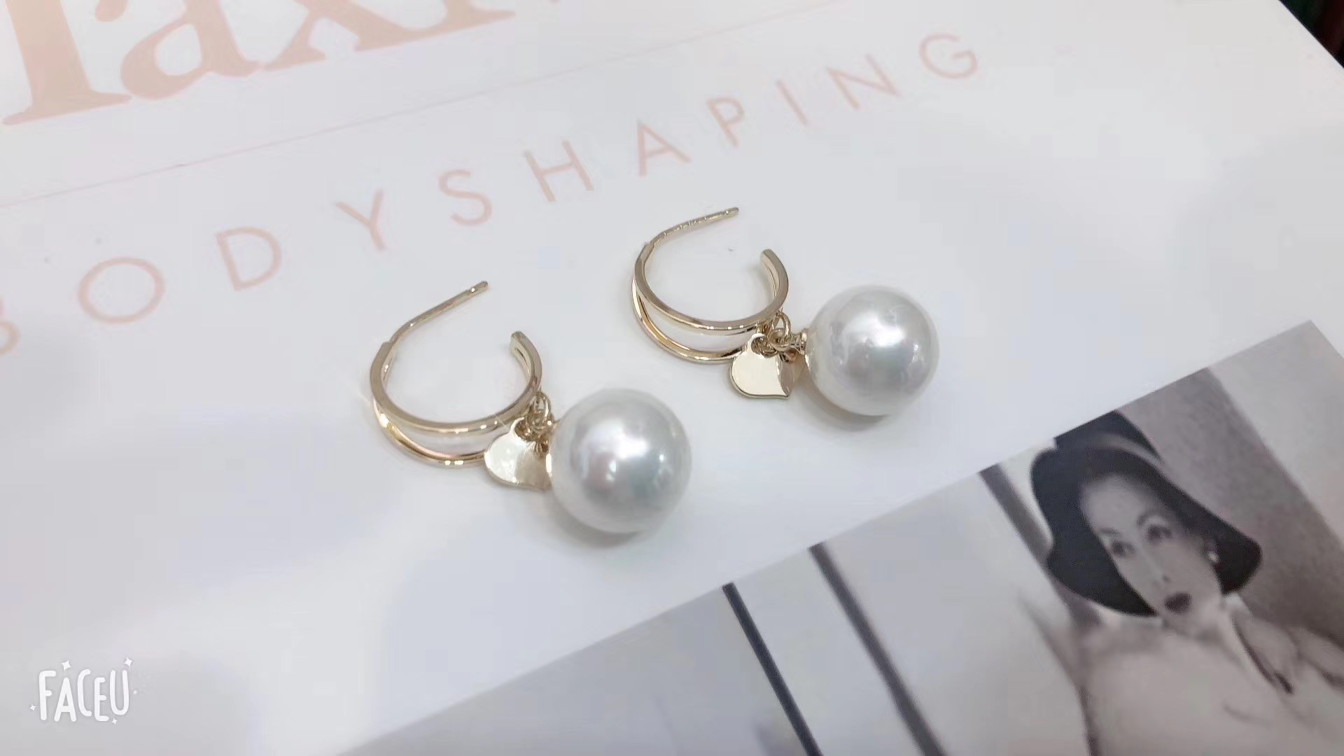 Morandi green high-end earrings for women, simple, trendy, fashionable, individual, niche and elegant spring style stud earrings Specification image