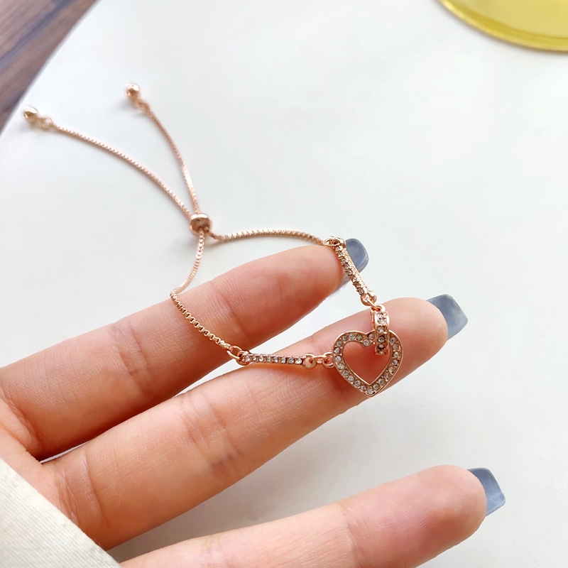The 2021 new diamond-encrusted hollowed-out heart-shaped bracelet is a fashionable and stylish chain bracelet, a unique and trendy jewelry for women Specification image
