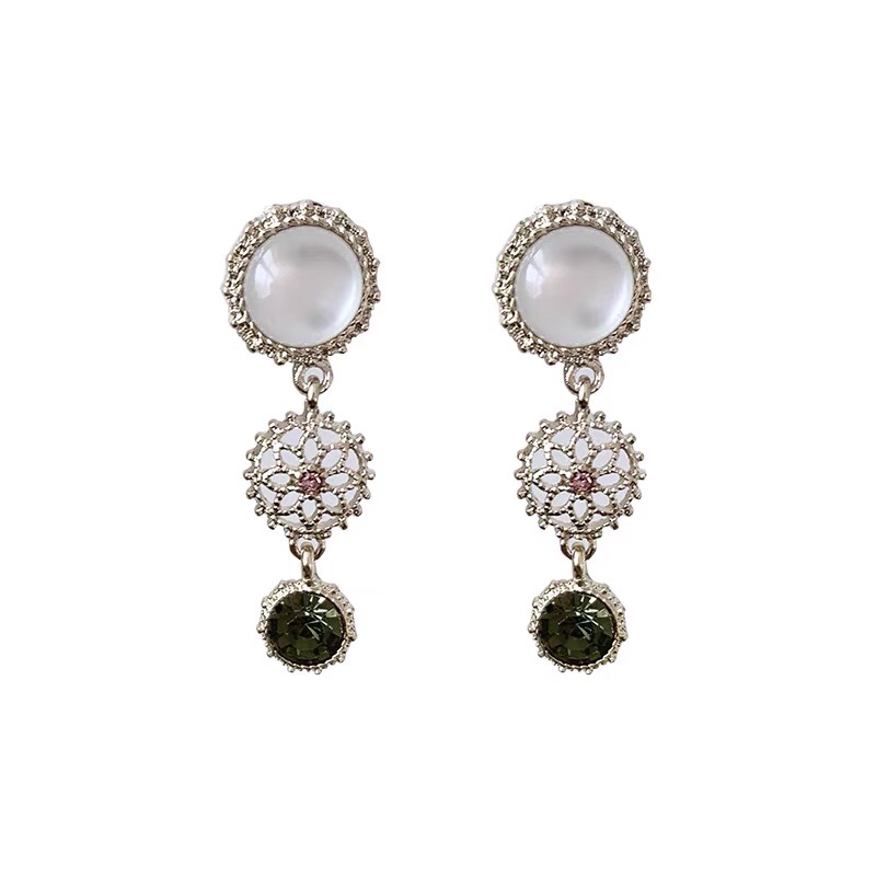 Korean version exquisite, sweet, elegant, versatile, fashionable and niche design stud earrings