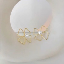 Trend Korean version fashion hollow four-leaf clover essential earrings for girls