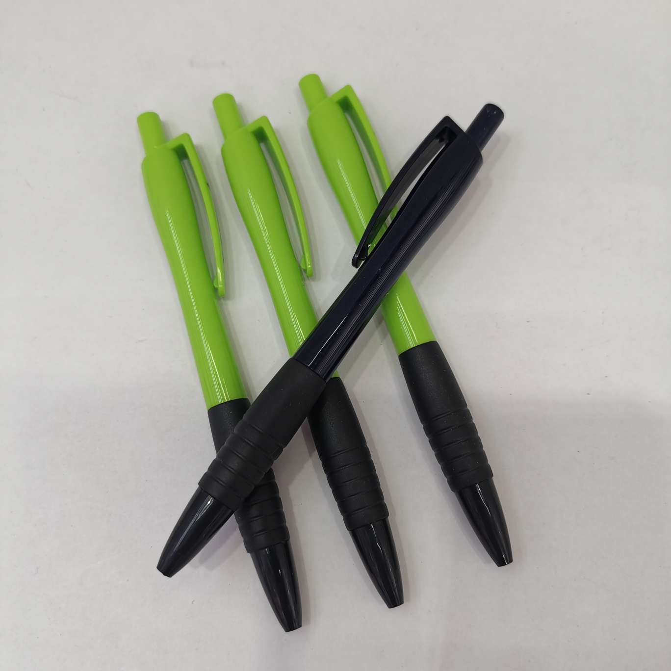 Ballpoint pens are available in stock, trade number 605. Each set contains 32 pens and each box contains 1,920 pens detail image 7