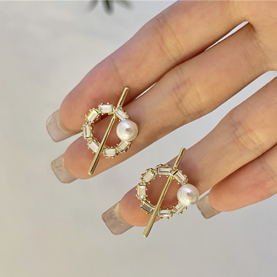 Network red with a simple fashion fashion girl temperament elegant banquet essential earrings